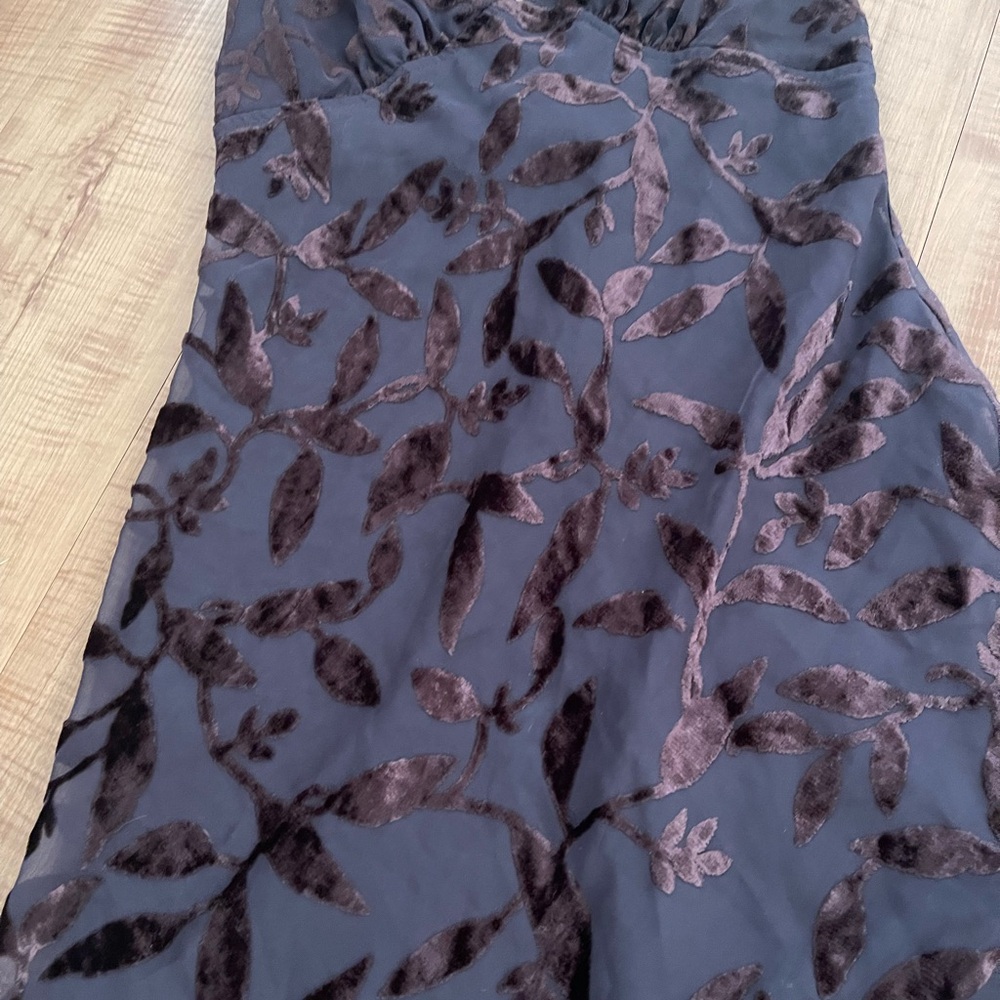 Elegant Brown Black Sheer Overlay Velvet Floral Dress - Picture 3 of 11